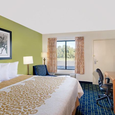 Days Inn By Wyndham Easton Exterior photo