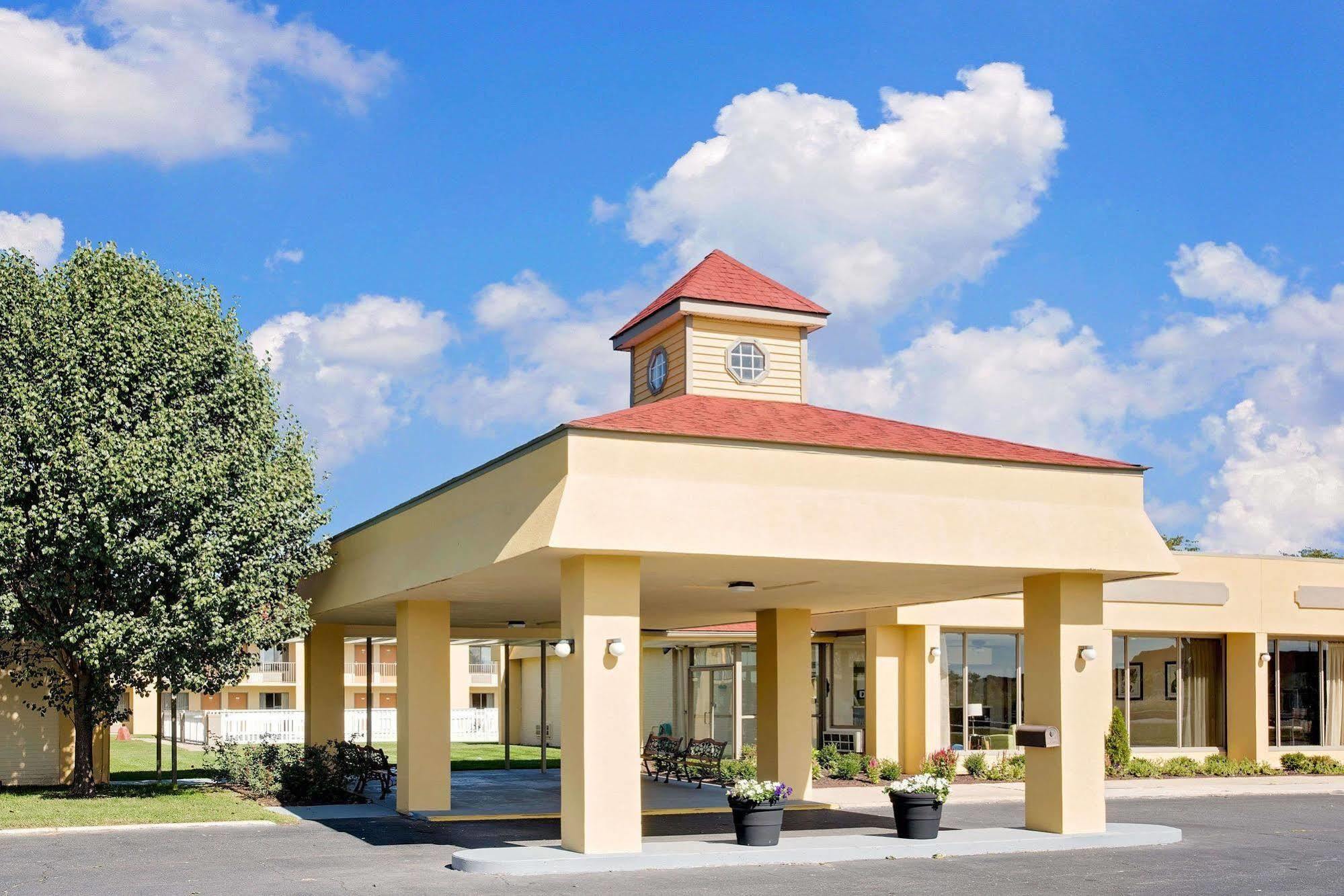 Days Inn By Wyndham Easton Exterior photo